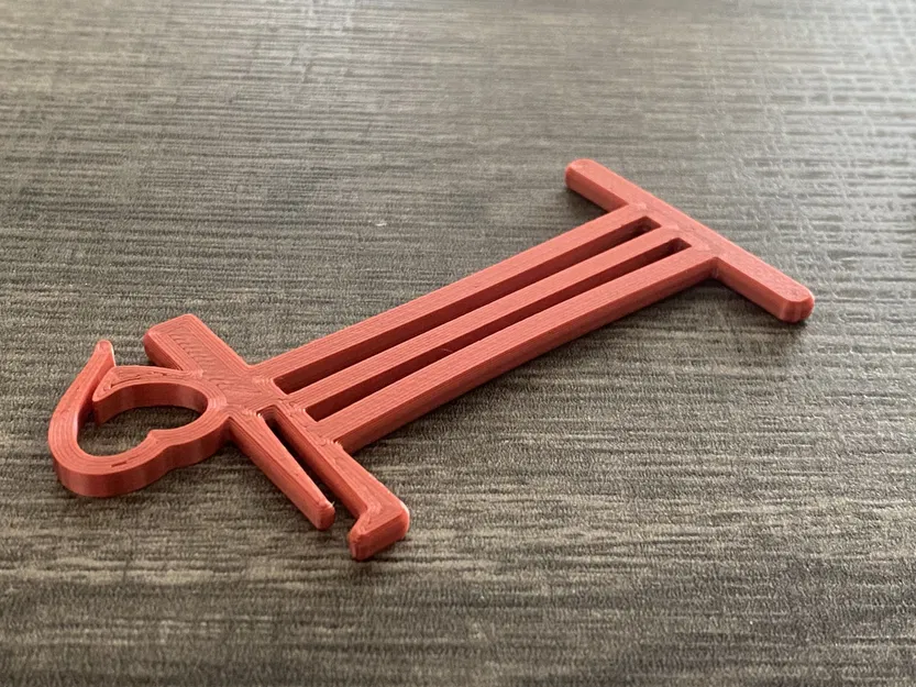 Long Yarn Bobbin with Clip - Image 1