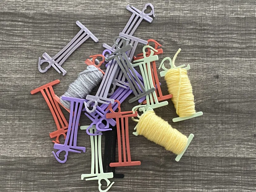 Long Yarn Bobbin with Clip - Image 2