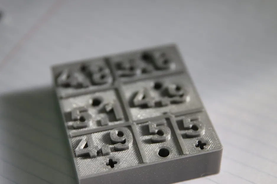 Tên Bảng kiểm tra kích thước lỗ trục và chốt kỹ thuật Lego - Image 1