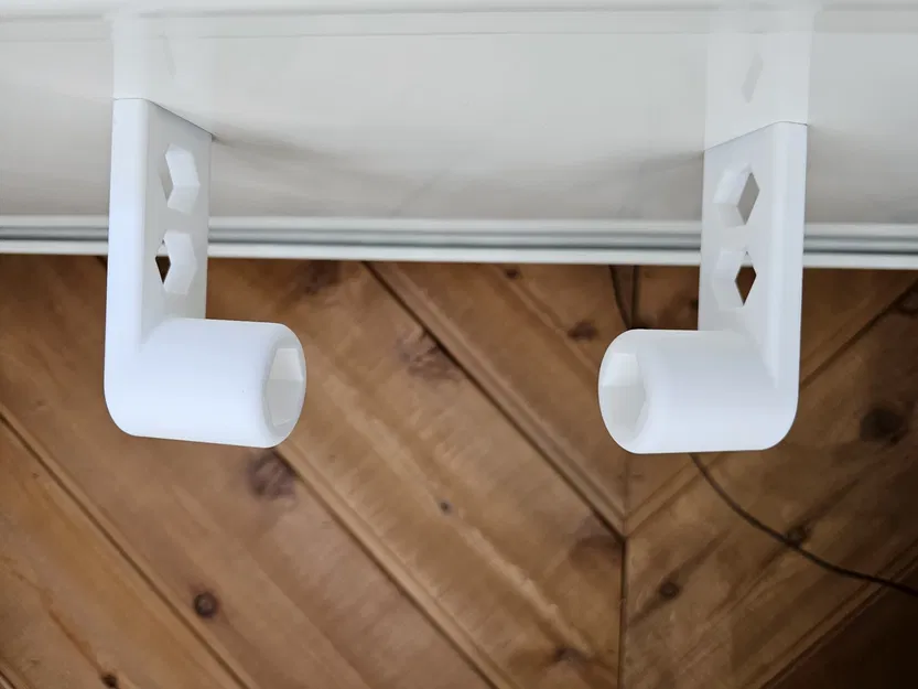 Giá Treo Khăn Giấy Nam Châm - Image 1