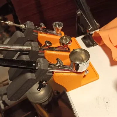 Universal airbrush pistol grip