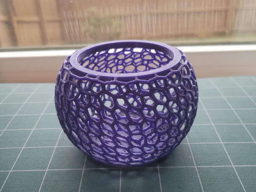 Round Plant Pot Flat Bottom Voronai - Image 1