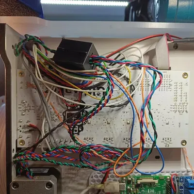 Ultimaker 2+ mount with thread inserts for Rpi with voltage divider and relay