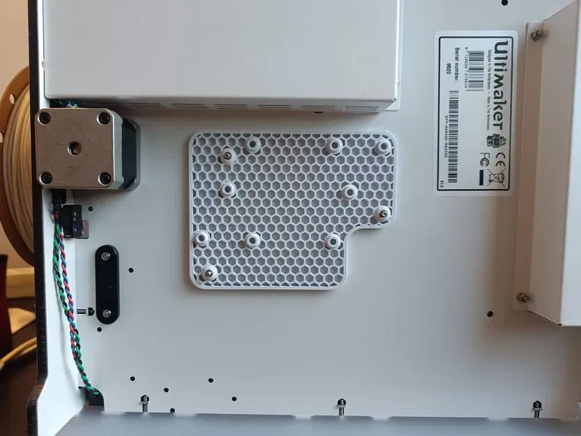 Ultimaker 2+ mount with thread inserts for Rpi with voltage divider and relay - Image 3