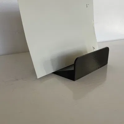 Chân đế đựng tờ rơi