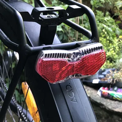 Giá đỡ đèn hậu Busch & Müller cho baga Cube ACID