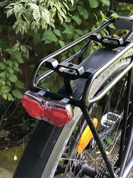 Giá đỡ đèn hậu Busch & Müller cho baga Cube ACID - Image 2