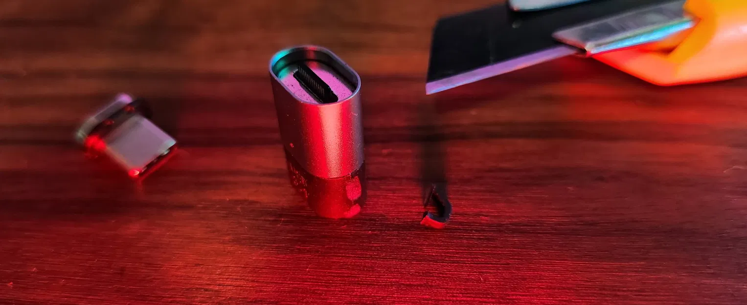 Magnetic SSD dock - Image 5