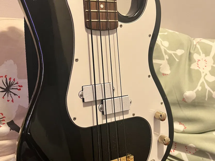 Mặt Che Lỗ Pickup P Bass - Image 1