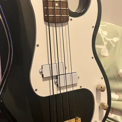Mặt Che Lỗ Pickup P Bass