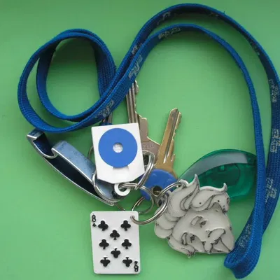 Móc Khóa Hình Lá Bài Chuồn