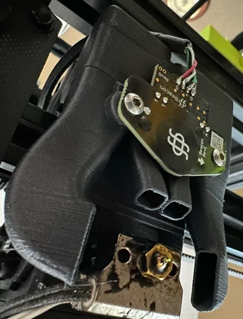 Họng kèn tri-horn cho EVA extruder có đế gắn beacon - Image 1