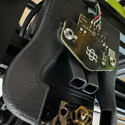 Họng kèn tri-horn cho EVA extruder có đế gắn beacon