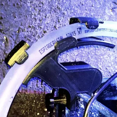 Hose holder/Soporte para manguera