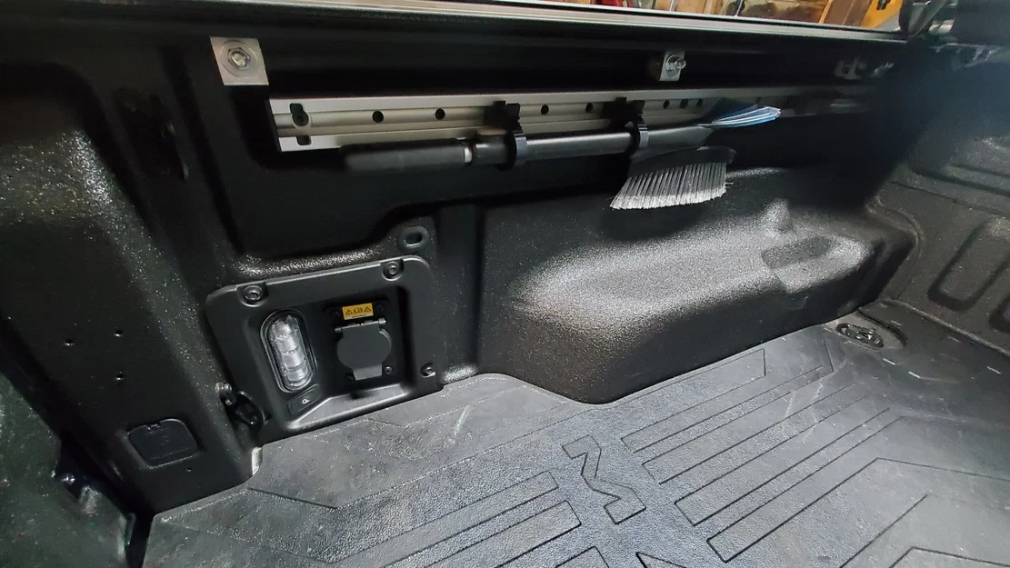 Kẹp Giá Treo Bàn Chải Cào Tuyết Ford Maverick - Image 3