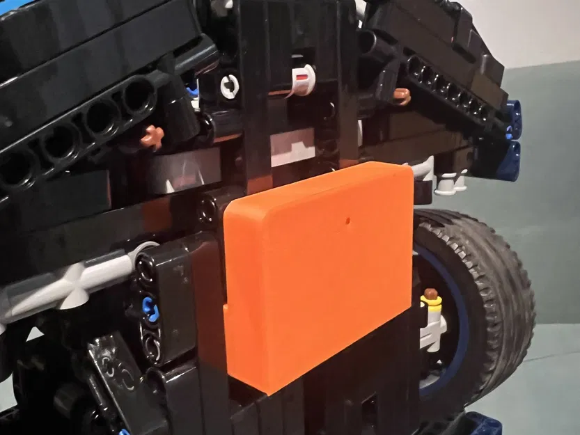 Giá Treo Tường LEGO Technic - Bugatti Chiron (42083) - Image 1