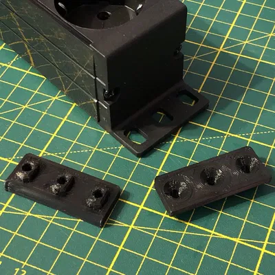Screw plate for power strip