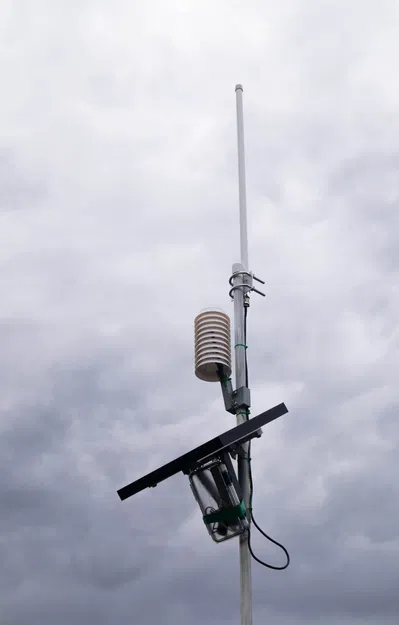 10W 12V solar panel holder + Stevenson Screen MESHTASTIC repeater - Image 1