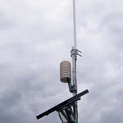 10W 12V solar panel holder + Stevenson Screen MESHTASTIC repeater