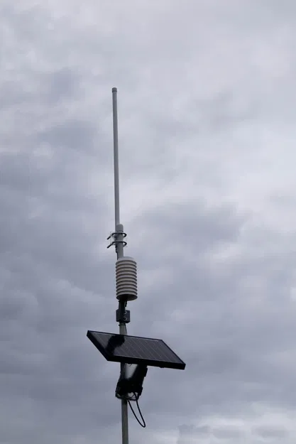 10W 12V solar panel holder + Stevenson Screen MESHTASTIC repeater - Image 2