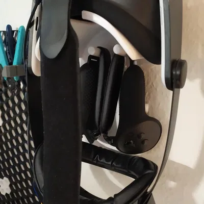 Giá treo Meta Quest 3 kèm chỗ để tay cầm (remix)