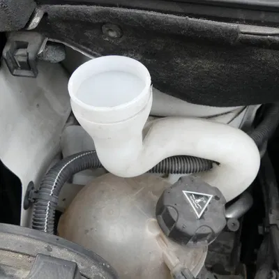 Nắp Bình Nước Rửa Kính Chắn Gió