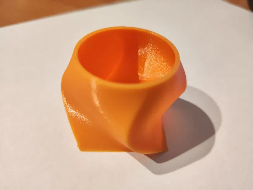 BÌNH HOA VUÔNG RA TRÒN (SQUARE TO CIRCLE VASE) - Image 1