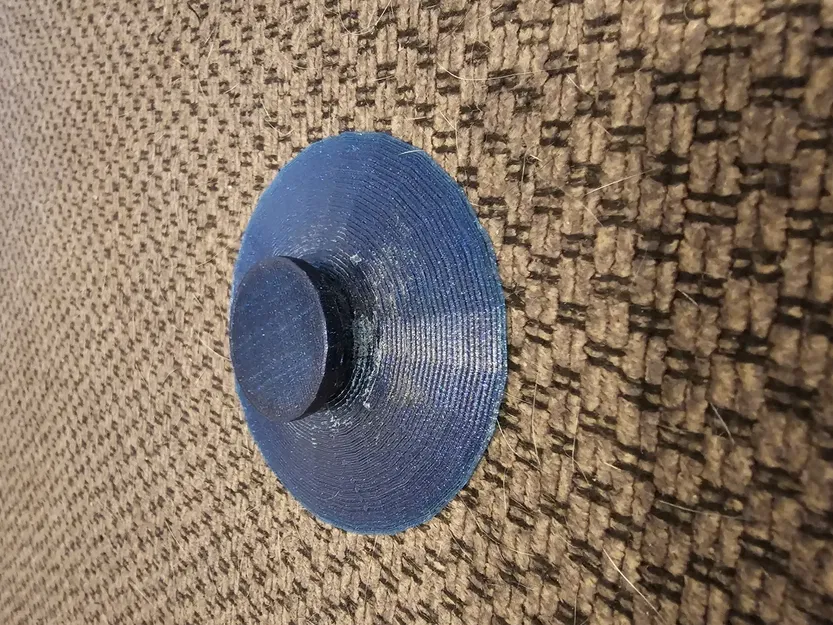 Dụng Cụ Cạo Đá Hình Tròn Cất Trong Nắp Bình Xăng - Image 1