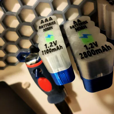 HỘP ĐỰNG PIN AAA CÓ NẮP CHỮ CHO TƯỜNG LƯỚI TỔ ONG