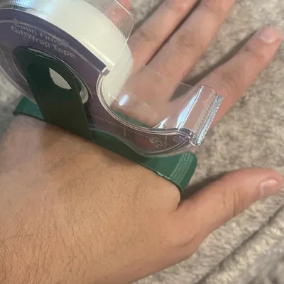 Hands free tape dispenser