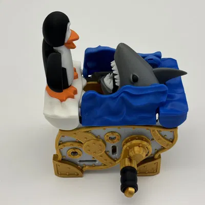 Chân Chim Cánh Cụt Cho Cá Mập Tấn Công