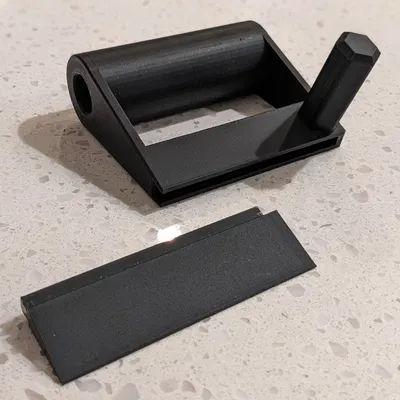 Ice scraper with replaceable blade