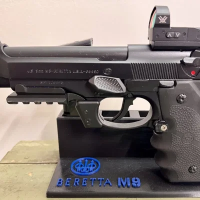 Beretta M9/92FS - Display Stand