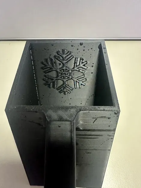 WinterScoop - Effortless Salt Dispensing for Clear Pathways - Image 2