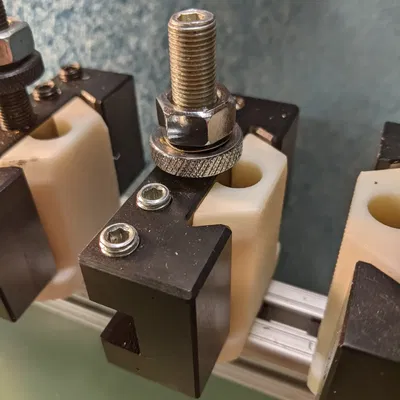 Giá đỡ dụng cụ AXA QCTP cho Ray Nhôm T-Slot 1"