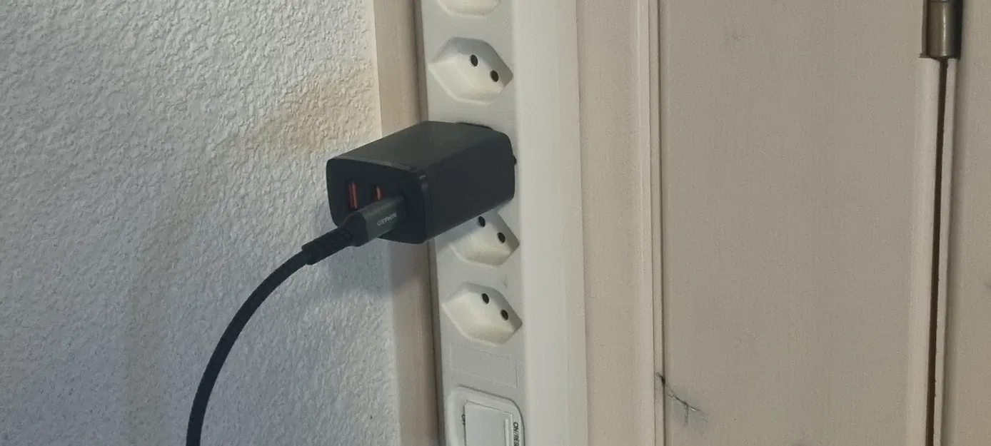 Kẹp giữ ổ cắm IKEA KOPPLA (Thụy Sĩ và Liechtenstein) - Image 1