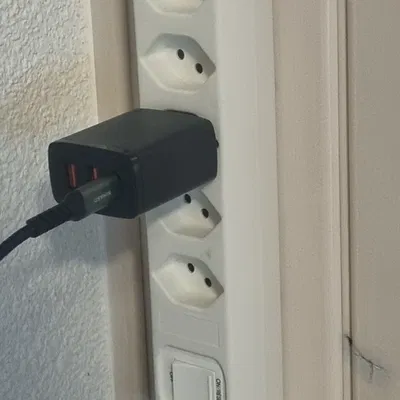 Kẹp giữ ổ cắm IKEA KOPPLA (Thụy Sĩ và Liechtenstein)