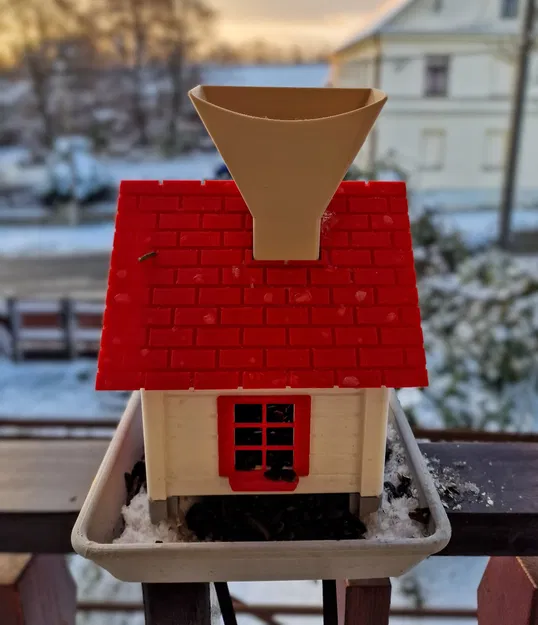 Krmítko - spodní část, Trychtýř pro snadné plnění - Image 2