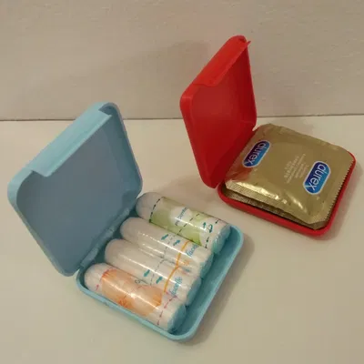Hộp đựng bao cao su (durex), tampon, v.v. bỏ túi mượt mà