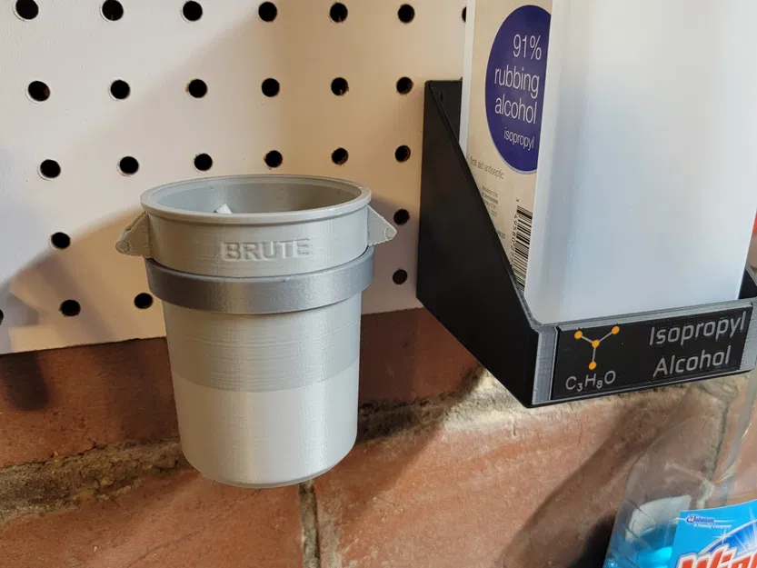 Giá Treo Thùng Rác Mini Brute Lên Pegboard - Image 1