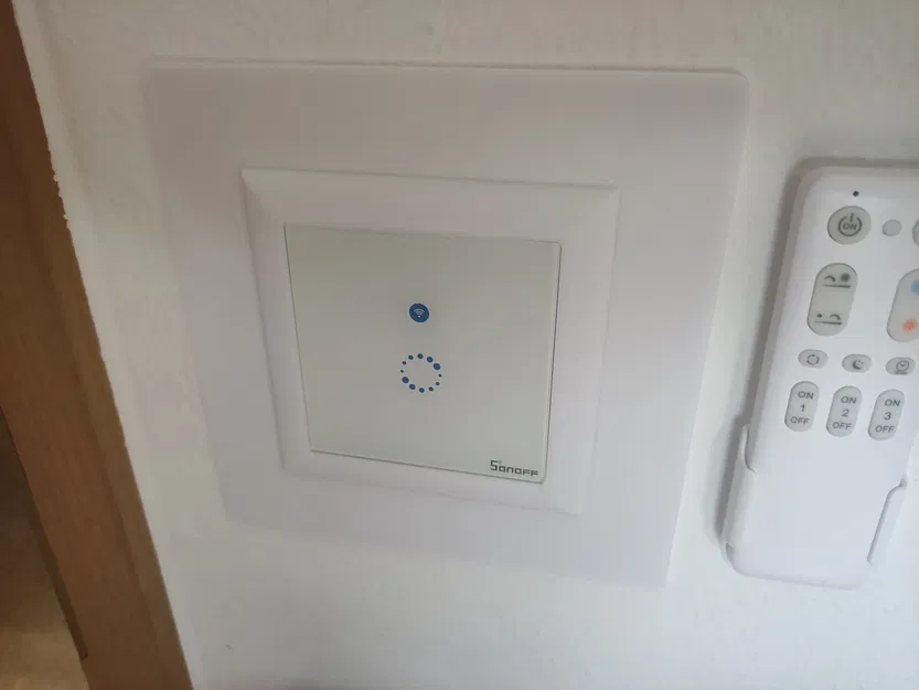 Khung Sonoff T1 viền bảo vệ tường - Image 2