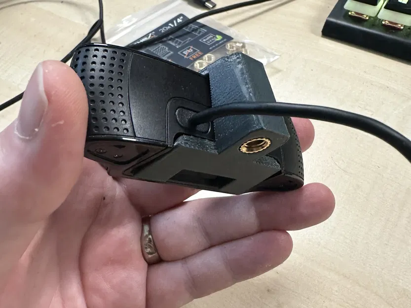 Ngàm Tripod Siêu Gọn Cho Webcam Logitech C920 - Image 5