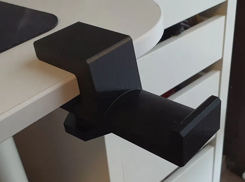 Simple parametrizable headphone holder - Image 1