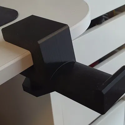 Simple parametrizable headphone holder