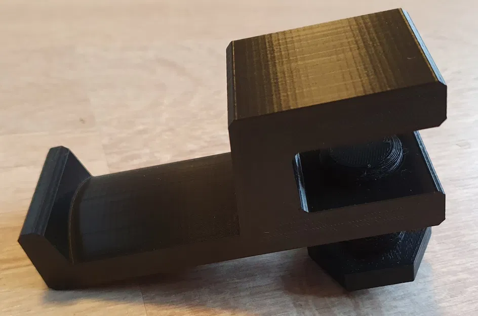 Simple parametrizable headphone holder - Image 3