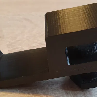 Simple parametrizable headphone holder