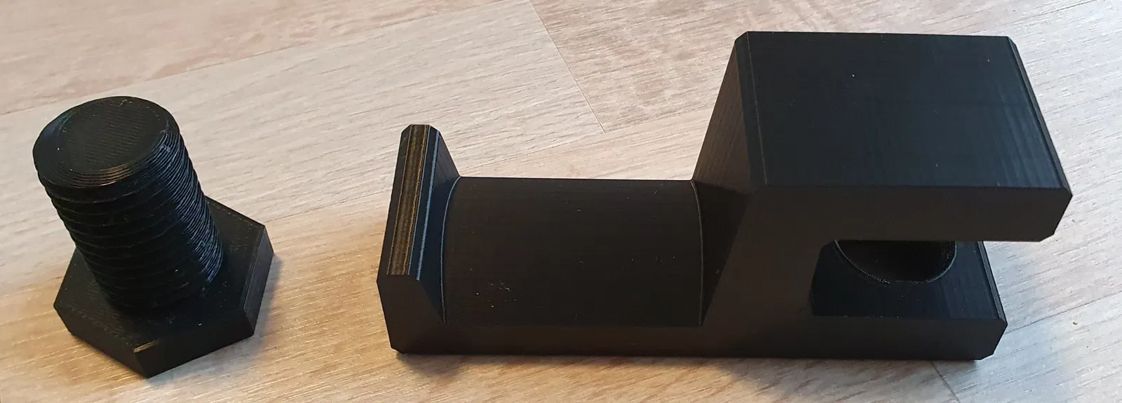 Simple parametrizable headphone holder - Image 4