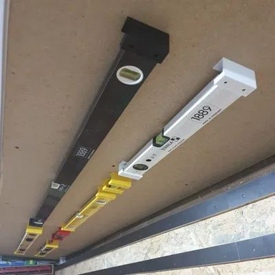 Holder/Mount for spirit level -- Halterung für Wasserwaagen