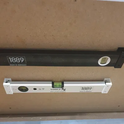 Holder/Mount for spirit level -- Halterung für Wasserwaagen