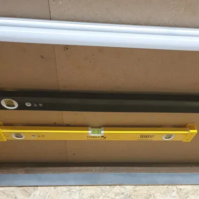 Holder/Mount for spirit level -- Halterung für Wasserwaagen